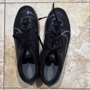 Nike Men's Black and Gray Athletic Shoes